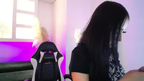 vallolett__ online show from 04/17/26, 10:35