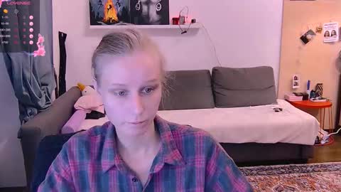 Little Devil online show from 10/05/25, 06:06