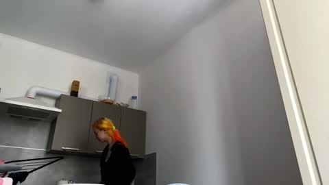 Snapshot of valtopi chatting on 02/16/26, 06:09 Emily online show from 02/16/26, 06:09