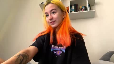 Snapshot of valtopi chatting on 02/20/26, 06:10 Emily online show from 02/20/26, 06:10