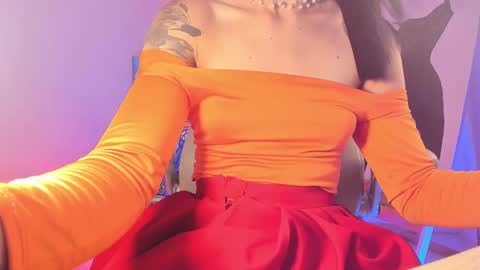 Snapshot of valu_57 chatting on 02/16/25, 01:14 Valu online show from 02/16/25, 01:14