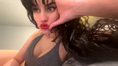 Snapshot of vampgatita chatting on 12/15/24, 01:24 vampgatita online show from 12/15/24, 01:24