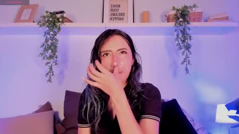 Snapshot of vampgyal chatting on 10/10/25, 09:58 vamp online show from 10/10/25, 09:58