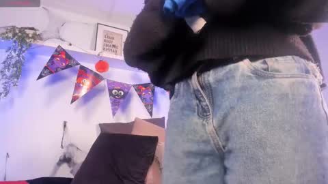 Snapshot of vampgyal chatting on 11/03/25, 08:10 vamp online show from 11/03/25, 08:10