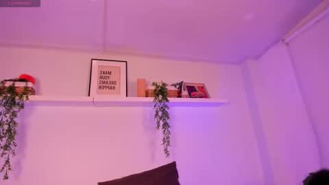 Snapshot of vampgyal chatting on 11/27/25, 12:13 vamp online show from 11/27/25, 12:13