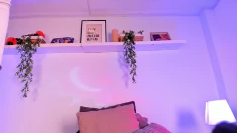 Snapshot of vampgyal chatting on 11/27/25, 10:12 vamp online show from 11/27/25, 10:12