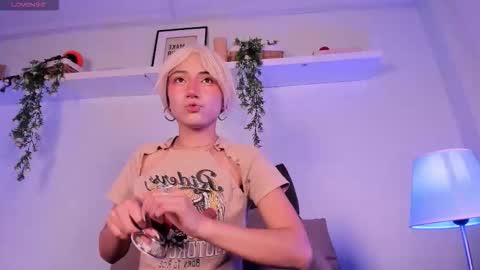 Snapshot of vampgyal chatting on 12/18/25, 12:17 vamp online show from 12/18/25, 12:17