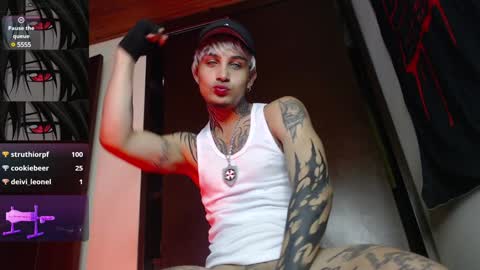 david guzman i model independenthelp me with a thumbs up online show from 01/11/25, 02:41