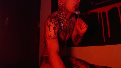 david guzman i model independenthelp me with a thumbs up online show from 02/07/25, 05:31