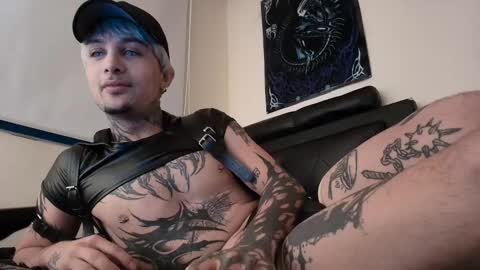 david guzman i model independenthelp me with a thumbs up online show from 02/17/25, 01:36