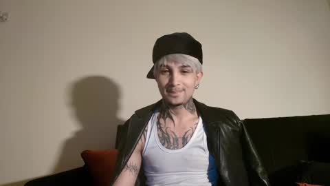 david guzman i model independenthelp me with a thumbs up online show from 03/04/25, 05:21