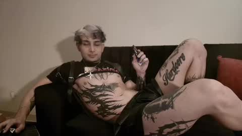 david guzman i model independenthelp me with a thumbs up online show from 03/05/25, 02:25