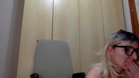 Snapshot of vanda26 chatting on 01/18/26, 05:00 Vanda online show from 01/18/26, 05:00