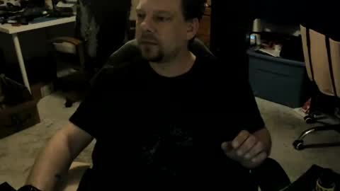 Snapshot of vandonh chatting on 11/18/25, 04:28 vandonh online show from 11/18/25, 04:28