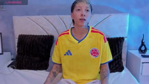 vane_grey online show from 06/18/26, 06:56