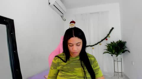 Snapshot of vanelope_smith chatting on 11/30/25, 02:04 vanelope_smith online show from 11/30/25, 02:04