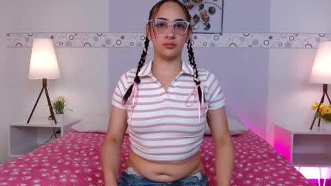 Snapshot of vanelopeee_ chatting on 11/05/25, 03:50 Vane online show from 11/05/25, 03:50