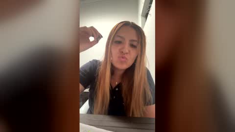 Vanessa online show from 12/05/25, 07:21