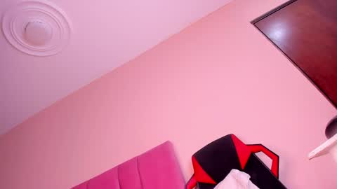 Snapshot of vaness_dior chatting on 02/07/25, 11:34 vaness_dior online show from 02/07/25, 11:34