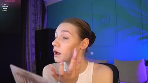 Snapshot of vanessa__lui chatting on 02/26/26, 03:55 Vanessa online show from 02/26/26, 03:55