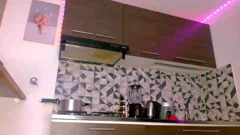 VANESSA BRETT online show from 02/24/25, 08:49