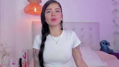 Snapshot of vanessa_cruz_18 chatting on 07/08/26, 11:09 Vane online show from 07/08/26, 11:09