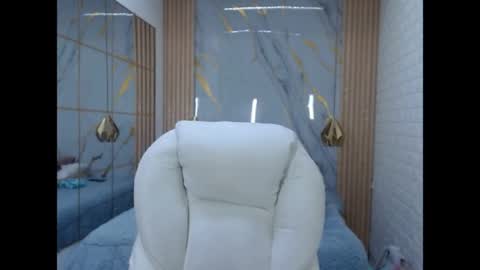Snapshot of vanessa_f chatting on 06/27/26, 01:06 vanessa online show from 06/27/26, 01:06