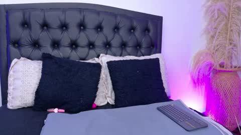 vanessa_mejiia online show from 06/04/26, 08:59