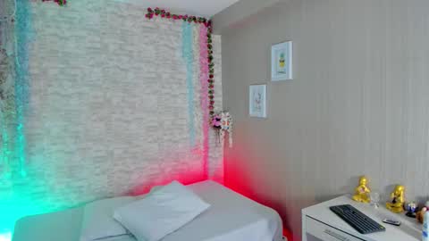 Snapshot of vanessa_santillan chatting on 03/21/26, 11:59 Vanessa online show from 03/21/26, 11:59