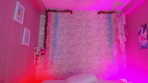 Snapshot of vanessa_santillan chatting on 04/02/26, 11:41 Vanessa online show from 04/02/26, 11:41