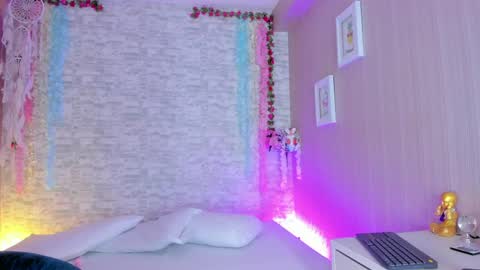 Snapshot of vanessa_santillan chatting on 04/04/26, 11:51 Vanessa online show from 04/04/26, 11:51