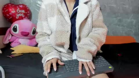 Snapshot of vanessaadol chatting on 02/15/25, 01:27 vanessaadol online show from 02/15/25, 01:27