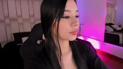 Snapshot of vanessaduval chatting on 11/13/25, 04:00 vanessaduval online show from 11/13/25, 04:00