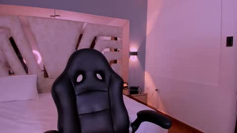 Snapshot of vanessaduval chatting on 12/14/25, 03:23 vanessaduval online show from 12/14/25, 03:23