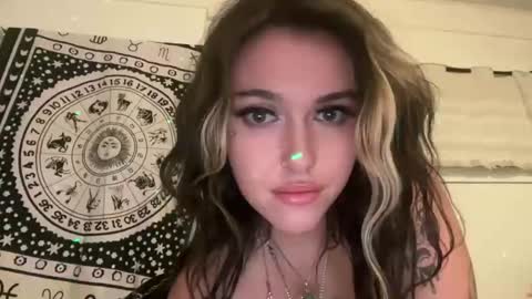 vanessaluvs2play online show from 11/04/25, 01:48