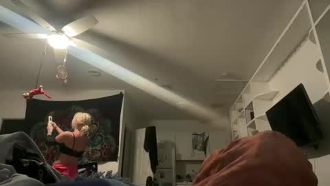 vanessaluvs2play online show from 04/22/26, 09:44