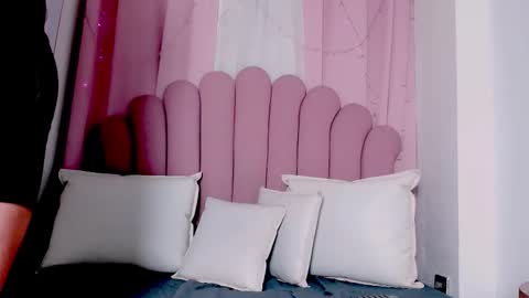 Snapshot of vanessamirren chatting on 09/30/25, 11:37 vanessamirren online show from 09/30/25, 11:37