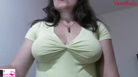 Snapshot of vanessared2 chatting on 02/11/25, 10:59 Vanesared2 online show from 02/11/25, 10:59