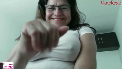 Snapshot of vanessared2 chatting on 10/16/25, 01:45 Vanesared2 online show from 10/16/25, 01:45