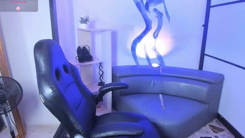 vanessascott_ online show from 12/04/25, 06:23