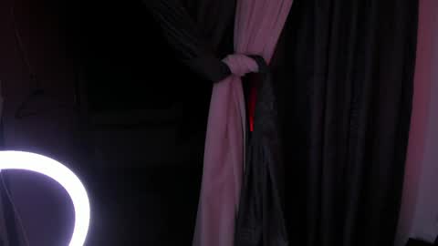 vanessascott_ online show from 05/17/26, 06:22
