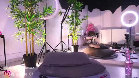 Vanessa Simon online show from 02/13/25, 12:43