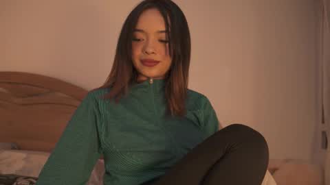 Snapshot of vanesse_ chatting on 10/10/25, 01:04 Irina online show from 10/10/25, 01:04