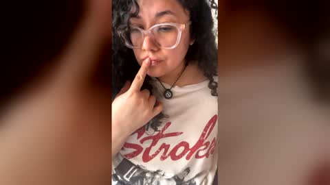 V A N E S S A  online show from 03/29/26, 03:45