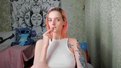 Snapshot of vanilla_arya chatting on 12/28/24, 11:19 Adelina online show from 12/28/24, 11:19