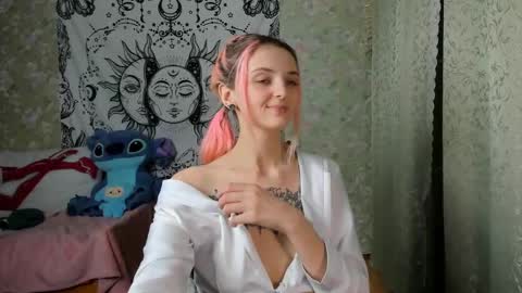 Snapshot of vanilla_arya chatting on 01/16/25, 03:56 Adelina online show from 01/16/25, 03:56