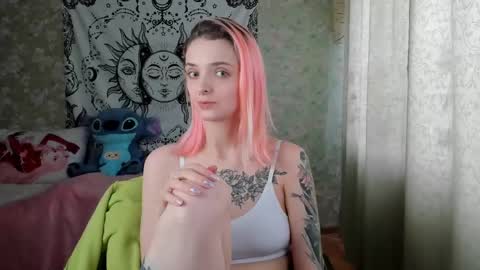 Snapshot of vanilla_arya chatting on 02/11/25, 09:53 Adelina online show from 02/11/25, 09:53