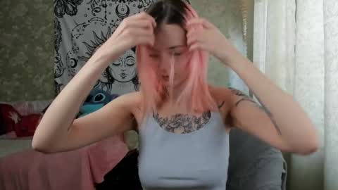 Snapshot of vanilla_arya chatting on 02/17/25, 06:53 Adelina online show from 02/17/25, 06:53