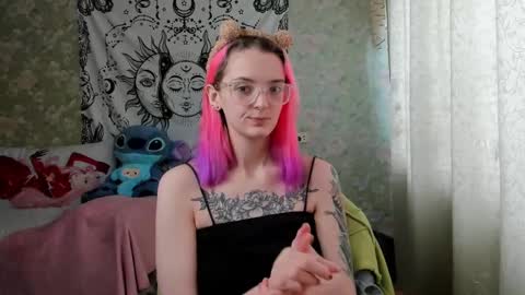 Snapshot of vanilla_arya chatting on 02/28/25, 07:48 Adelina online show from 02/28/25, 07:48