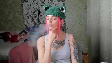 Snapshot of vanilla_arya chatting on 03/04/25, 11:51 Adelina online show from 03/04/25, 11:51